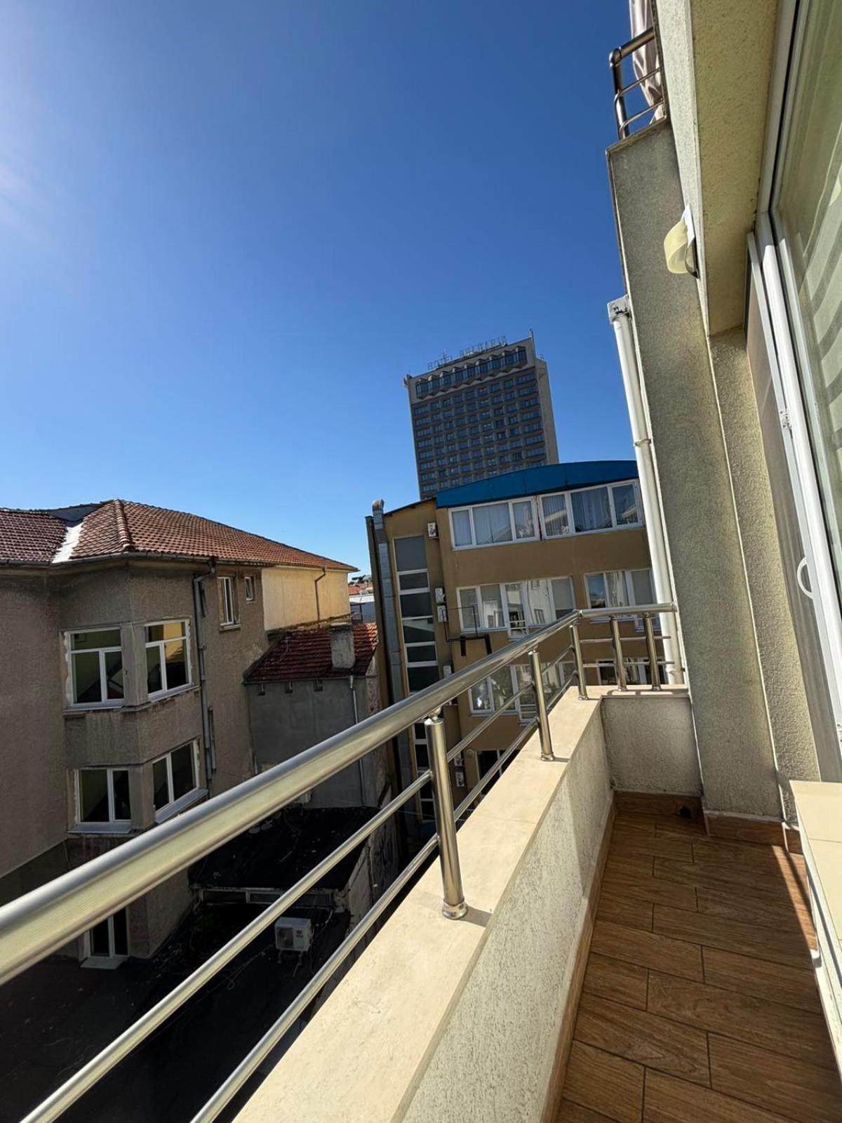 Grand Apartment Bogoridi - Top Center Near To Sea And Sea Garden Burgas Exterior foto